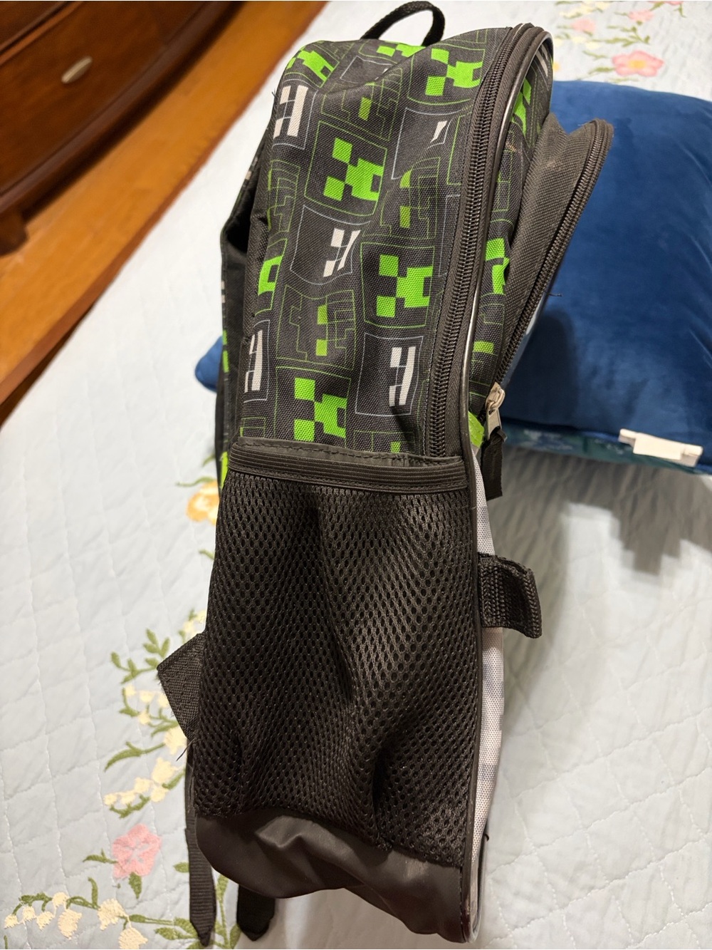 MineCraft Backpack PreOwned shows wear but ready for back to school - Picture 4 of 10